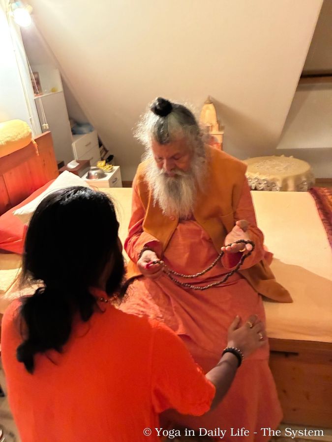 2. vishwaguruji giving the mala to swami avatar puriji wm